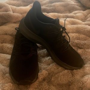 Black Nike Quest Sneakers - Size 9